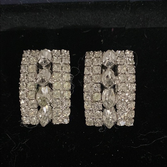 Elegant Silver Rhinestone Earrings - Picture 1 of 6